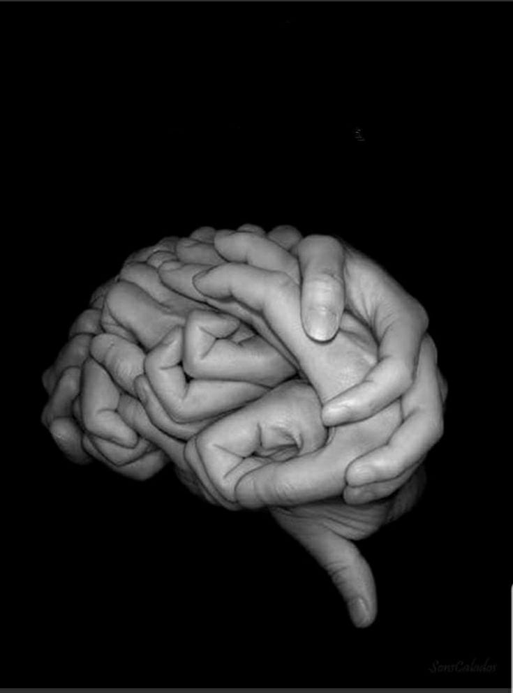 Sozinho em meio à multidão